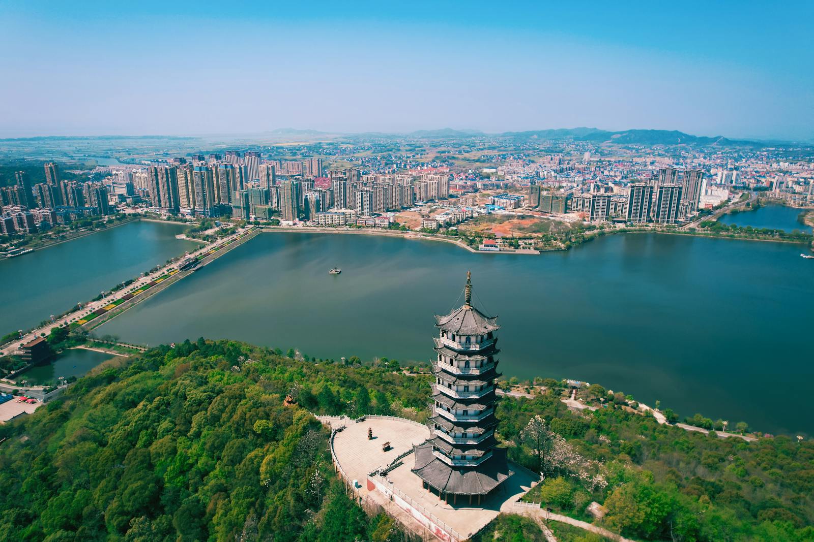 Hangzhou West Lake with Leifeng Pagoda — guide to Hangzhou company registration for foreign investors